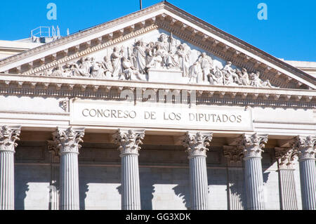 Congreso de los Diputados, détail de la façade néoclassique. Madrid, Espagne. Banque D'Images