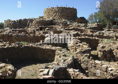 Nuraghe La Prisgiona, règlement de l'âge du Bronze près d'Arzachena, Sardaigne Banque D'Images