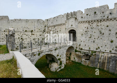 Château de Monte Sant'Angelo sur les Pouilles, Italie. Banque D'Images