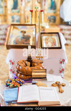 Intérieur de l'Église Orthodoxe magnifique à l'intérieur Banque D'Images