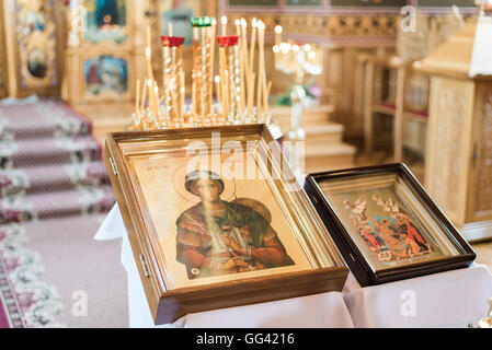 Intérieur de l'Église Orthodoxe magnifique à l'intérieur Banque D'Images