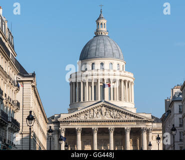 Paris, France, Mars 12, 2016 : façade de monument du Panthéon avec ciel bleu Banque D'Images