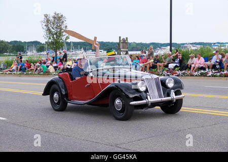 Voiture de sport MG antiques participe à l'Annuel 2016 Cruz en parade pour meubles anciens et vintage automobiles. Banque D'Images