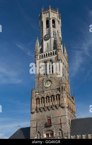 Le beffroi de Bruges (Belfort van Brugge) est un clocher médiéval dans le centre historique de Bruges. Banque D'Images