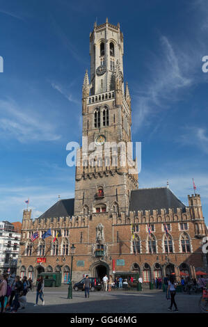 Le beffroi de Bruges (Belfort van Brugge) est un clocher médiéval dans le centre historique de Bruges. Banque D'Images