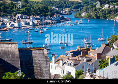 Fowey et la rivière Fowey vu de Polruan à Cornwall Banque D'Images