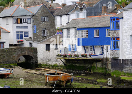 Port de Polperro à Cornwall est l'un des plus jolis villages de pêcheurs et les comtés des destinations touristiques les plus populaires. Banque D'Images