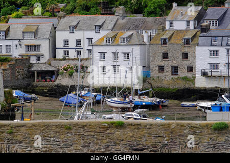 Port de Polperro à Cornwall est l'un des plus jolis villages de pêcheurs et les comtés des destinations touristiques les plus populaires. Banque D'Images