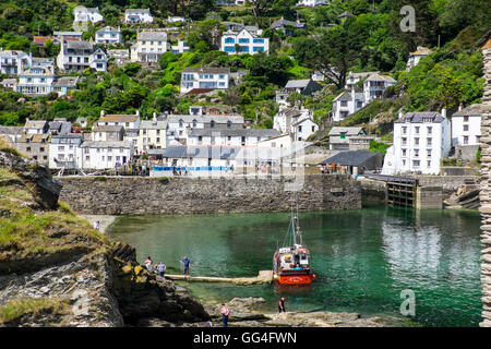 Port de Polperro à Cornwall est l'un des plus jolis villages de pêcheurs et les comtés des destinations touristiques les plus populaires. Banque D'Images