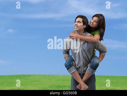 Man giving a piggy back ride Banque D'Images