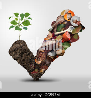 Symbole du compost et un symbole du cycle de vie le concept de système d'étape de compostage comme un tas de coquilles d'oeufs fruits pourrissant les os et les restes de légumes sous forme d'une marque sur le sol d'où un succès écologique avec un jeune arbre en croissance. Banque D'Images