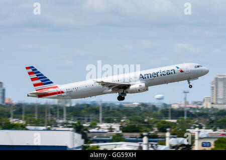 American Airlines Airbus A321 avion décollant de l'aéroport de Fort Lauderdale Banque D'Images