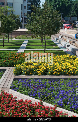 Tel Aviv : vue sur les jardins du théâtre Habima Habima, Square, le théâtre national d'Israël Banque D'Images