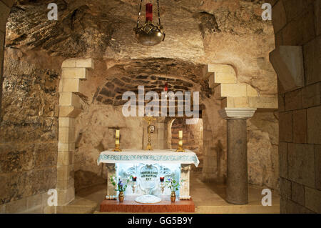 Nazareth : le niveau inférieur de l'église de l'annonciation avec le peu d'autel et de la grotte, la grotte-maison de la Vierge Marie Banque D'Images