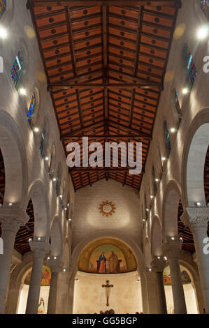 Nazareth : l'intérieur de l'église St. Joseph, un Franciscain église catholique romaine dans la vieille ville, construite en 1914 Banque D'Images