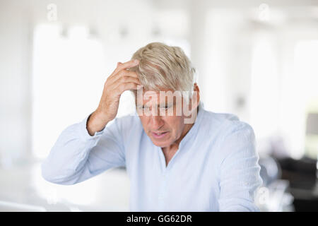 Happy Man working at home Banque D'Images