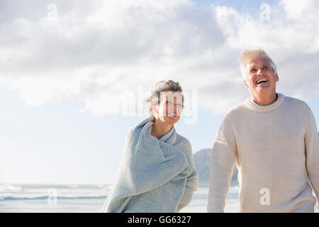 Couple sur la plage Banque D'Images