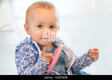 Close-up of a baby girl Playing with a toy Banque D'Images