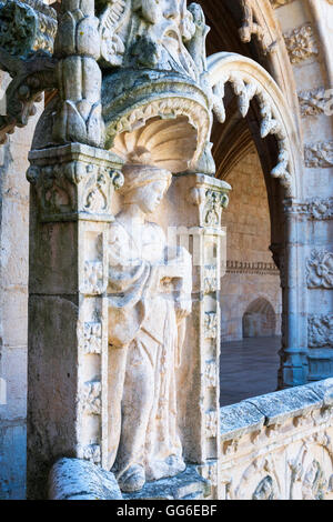 La sculpture, de la Cour du cloître à deux étages, le Mosteiro dos Jeronimos, l'UNESCO, Belém, Lisbonne, Portugal Banque D'Images