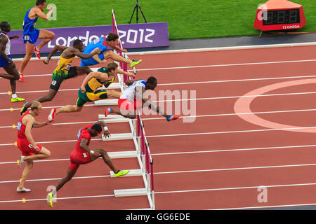 Concurrents dans Men's 110m haies haies claire demi-finale, stade de Londres en 2012, Jeux Olympiques d'été, Londres, Angleterre, Royaume-Uni Banque D'Images