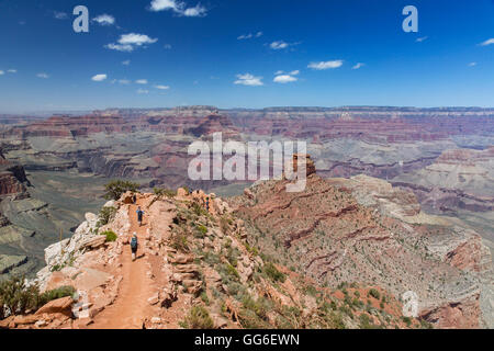 Les randonneurs de descendre le sentier Kaibab Sud courbe dans le Parc National du Grand Canyon, UNESCO World Heritage Site, Arizona, USA Banque D'Images