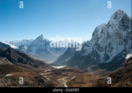 L'Ama Dablam vu depuis le Cho La pass dans la région de Khumbu, Himalaya, Népal, Asie Banque D'Images