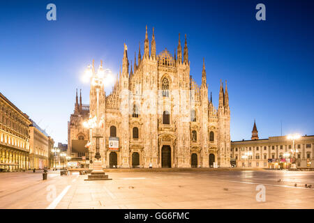 Le Duomo di Milano (la cathédrale de Milan), Milan, Lombardie, Italie, Europe Banque D'Images