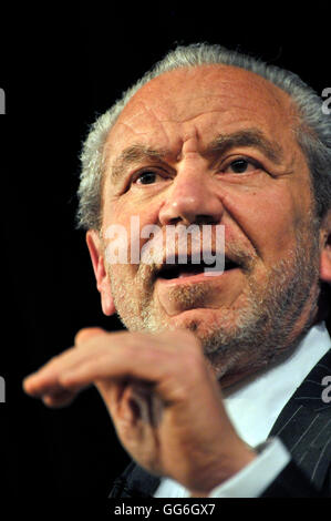 Alan Sugar seigneur parlant à la British Library Banque D'Images