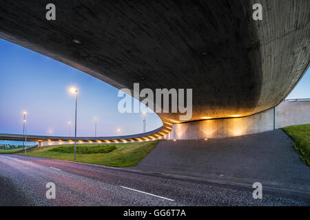 Pont route Reykjanesbraut, Reykjavik, Islande Banque D'Images