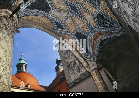 Cour intérieure à arcades de Schloss Neuburg Neuburg an der Donau. Bavraia. L'Allemagne. L'Europe la Bavière. Allemagne Banque D'Images