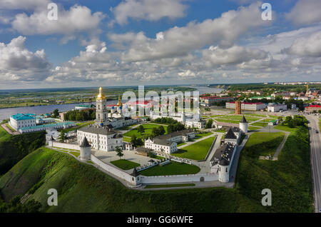 Vue aérienne sur le Kremlin de Tobolsk en journée d'été Banque D'Images