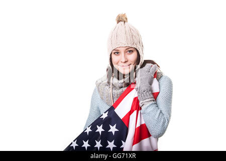 Happy young girl holding USA flag isolé sur fond blanc Banque D'Images