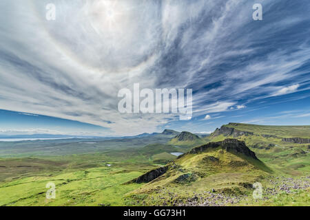 Highlands écossais des pics à journée ensoleillée sur l'île de Skye Banque D'Images