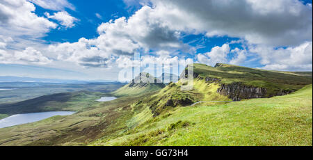 Vue panoramique de la partie nord-ouest de Quiraing Hill, Ile de Skye, Ecosse Banque D'Images