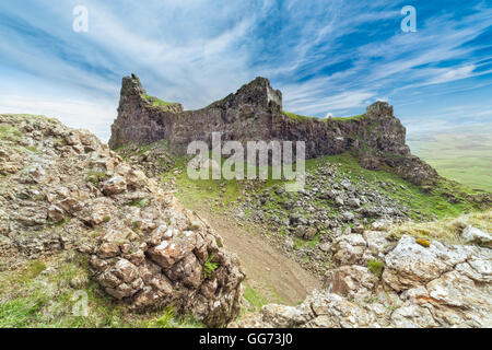 La prison, les roches volcaniques du Quiraing Hill sur l'île de Skye Banque D'Images