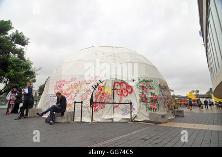 Londres, Royaume-Uni, le 4 août 2016, du cantonnement de bonne chance de dôme théâtre Calais Jungle à Southbank. Banque D'Images