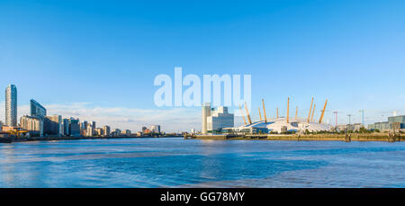 Vue panoramique sur la Tamise, North Greenwich et O2 arena. Banque D'Images