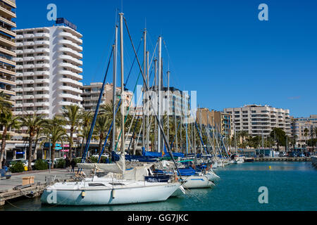 Tryp Palma Bellver, hotel, Paseo Marítimo, 11, 07014 Palma de Majorque - Espagne, - et d'autres hôtels de grande hauteur donnant sur la marina Banque D'Images