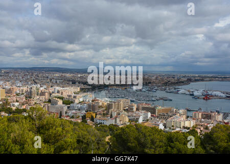 Vue sur Palma de Castell de Bellver (château de Bellver), Majorque, Espagne Banque D'Images