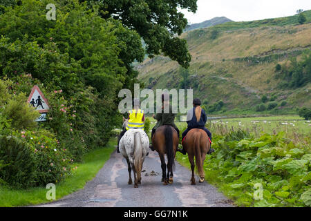 Les trois cavaliers de l'équitation dans la région de lane en milieu d'Argyll et Bute inScotland United Kingdom Banque D'Images