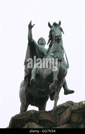 Le Copper Horse statue équestre du roi George III qui domine la longue marche du château de Windsor à partir de Snow Hill, Windsor Great Park, Angleterre, RU Banque D'Images