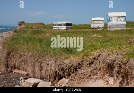 Du côté de plage en été et caravanes, camping la liberté Pouawa Beach, Gisborne, Côte Est, Ile du Nord, Nouvelle-Zélande Banque D'Images