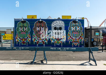 Brooklyn, États-Unis. 06Th Aug 2016. Les murs de l'Art Étudiant Coney hôte du Programme d'art avec l'artiste de renom et collective prospérer Marie Roberts. Brooklyn, New York Mercredi, 03 août 2016. Credit : Angel Zayas/Pacific Press/Alamy Live News Banque D'Images