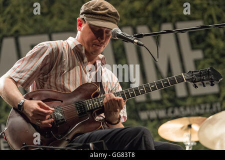 Rome, Italie. 06Th Aug 2016. Kurt Rosenwinkel à la guitare, Tim à la guitare et de Motzer, synthé et Joost Potocka sur batterie joué en concert à la Casa del Jazz à Rome au cours de l'examen 2016 musicaSummertime. © Leo Claudio De Petris/Pacific Press/Alamy Live News Banque D'Images