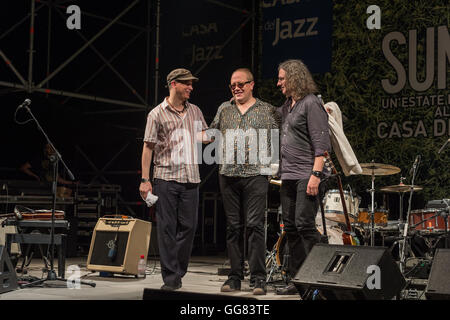 Rome, Italie. 06Th Aug 2016. Kurt Rosenwinkel à la guitare, Tim à la guitare et de Motzer, synthé et Joost Potocka sur batterie joué en concert à la Casa del Jazz à Rome au cours de l'examen 2016 musicaSummertime. © Leo Claudio De Petris/Pacific Press/Alamy Live News Banque D'Images