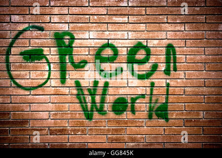 Green World écrit sur le mur avec vaporisateur Banque D'Images