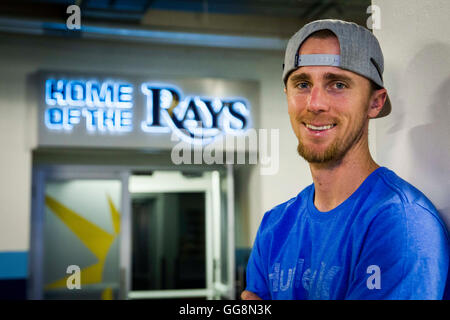 Saint Petersburg, Florida, USA. 3e août 2016. Rays de Tampa Bay nouveau shortstop Matt Duffy (5) représente un portrait à l'extérieur de ces rayons, le club-house à Tropicana Field à Saint-Pétersbourg, en Floride le mercredi, Août 3, 2016. © Vous Vragovic/Tampa Bay Times/ZUMA/Alamy Fil Live News Banque D'Images