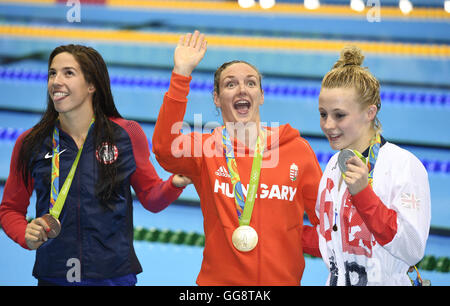 Rio de Janeiro, Brésil. 9 Août, 2016. Le médaillé d'or Hongrie Katinka Hosszu (C), médaillé d'argent de la Grande-Bretagne Siobhan-Marie O'Connor (R), Maya Dirado les médaillés de bronze des États-Unis d'Amérique assister à la cérémonie de women's 200m quatre nages individuel de natation au final 2016 Jeux Olympiques de Rio à Rio de Janeiro, Brésil, le 9 août, 2016. Credit : Qi Heng/Xinhua/Alamy Live News Banque D'Images