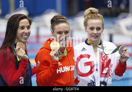 Rio de Janeiro, Brésil. 9 Août, 2016. Le médaillé d'or Hongrie Katinka Hosszu (C), médaillé d'argent de la Grande-Bretagne Siobhan-Marie O'Connor (R), médaillée de bronze Maya Dirado des États-Unis d'Amérique assister à la cérémonie de women's 200m quatre nages individuel de natation au final 2016 Jeux Olympiques de Rio à Rio de Janeiro, Brésil, le 9 août, 2016. Credit : Fei Maohua/Xinhua/Alamy Live News Banque D'Images