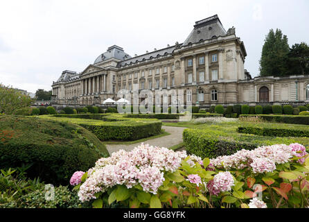 Bruxelles. 10 août, 2016. Photo prise le 10 août 2016 montre le Palais Royal belge à Bruxelles, Belgique. Le palais s'ouvre au public gratis chaque été. Credit : Ye Pingfan/Xinhua/Alamy Live News Banque D'Images